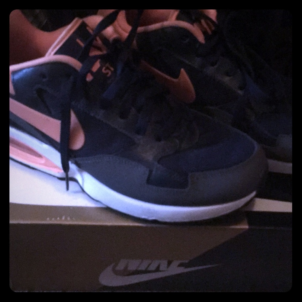 Nikes (Air Max)💙